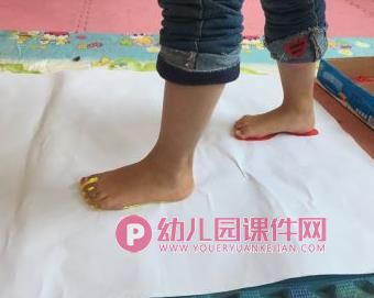 大班艺术课件PPT《小脚丫会画画》PPT课件图片