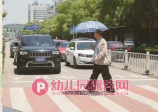 中班社会课件PPT《让一让》PPT课件图片