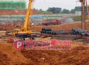 热闹的工地PPT课件图片