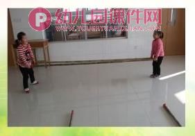 中班户外活动课件PPT《跳竹竿》PPT课件图片