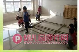 中班户外活动课件PPT《跳竹竿》PPT课件图片